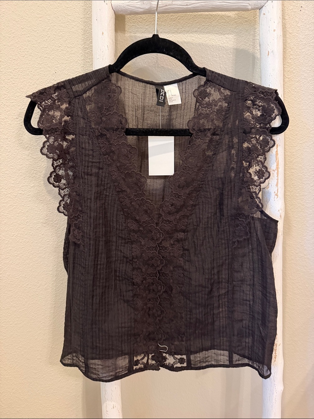 H&M Black Floral Lace V-Neck Sleeveless blouse NWT
